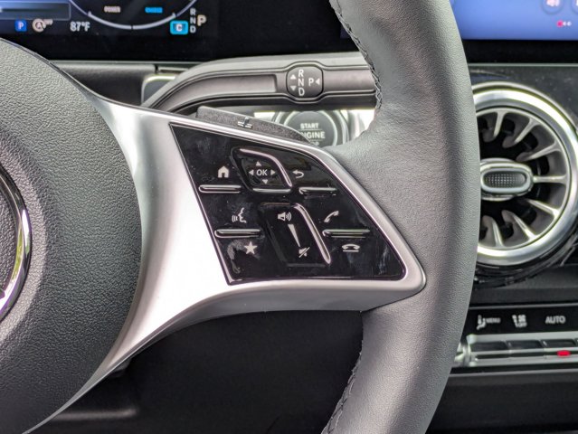 2025 Mercedes-Benz GLB 250 Image 21 of 36