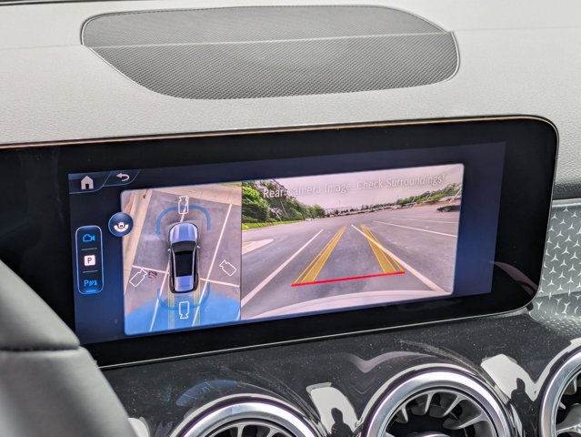 2025 Mercedes-Benz GLB 250 Image 26 of 36