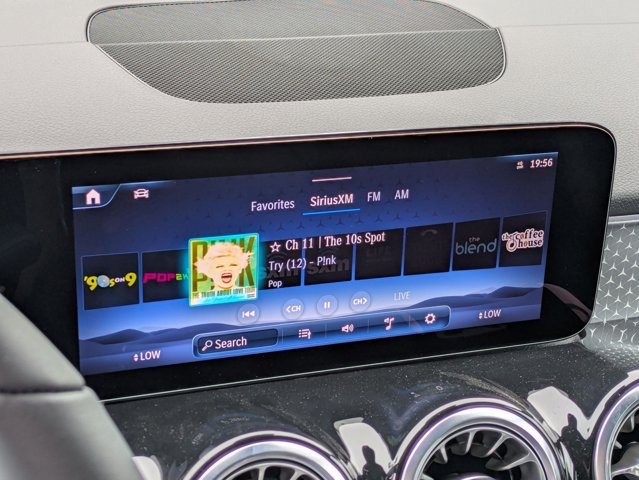 2025 Mercedes-Benz GLB 250 Image 24 of 36