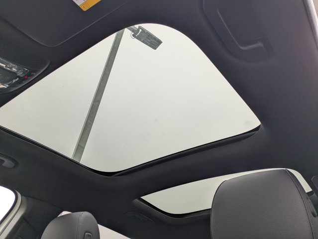 2025 Mercedes-Benz GLB 250 Image 2 of 36