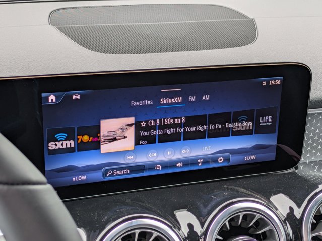 2025 Mercedes-Benz GLB 250 Image 23 of 36