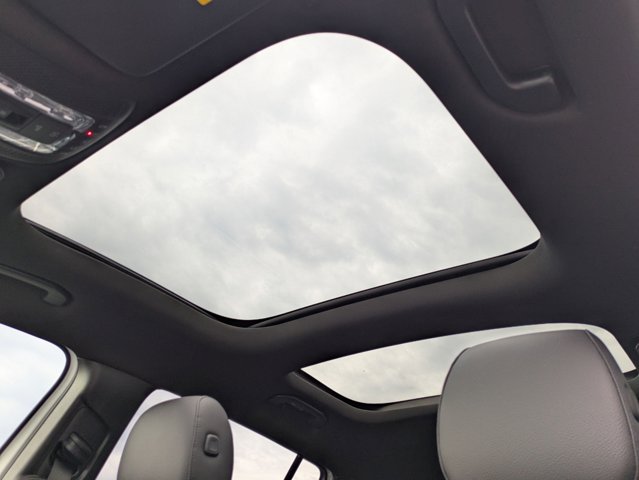 2025 Mercedes-Benz GLB 250 Image 27 of 36