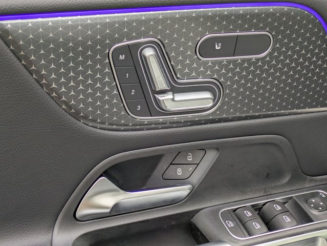 2025 Mercedes-Benz GLB 250 Image 34 of 36