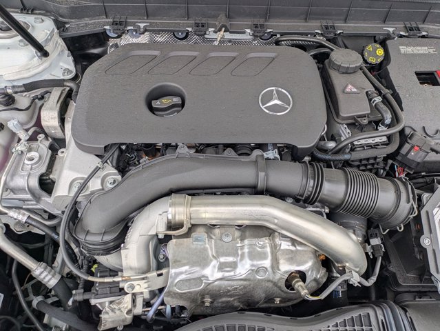 2025 Mercedes-Benz GLB 250 Image 10 of 36