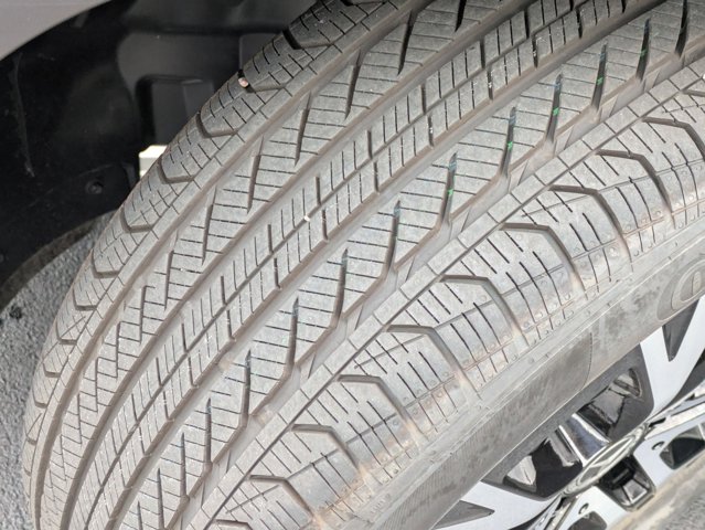 2025 Mercedes-Benz GLB 250 Image 12 of 36