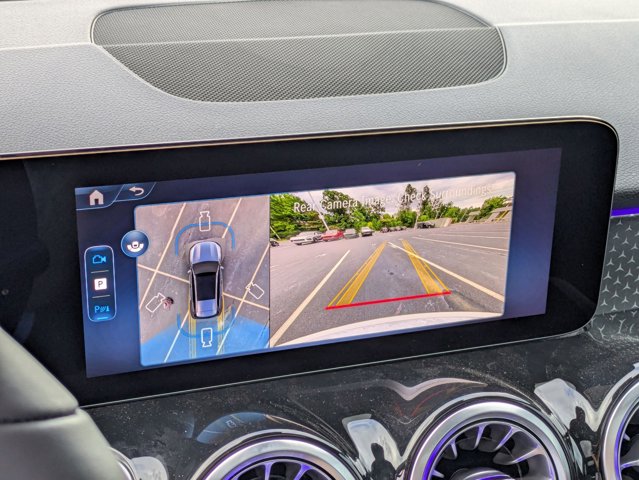 2025 Mercedes-Benz GLB 250 Image 21 of 36