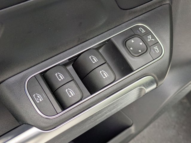 2025 Mercedes-Benz GLB 250 Image 35 of 36