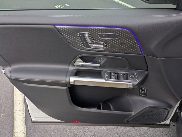 2025 Mercedes-Benz GLB 250 Image 23 of 36