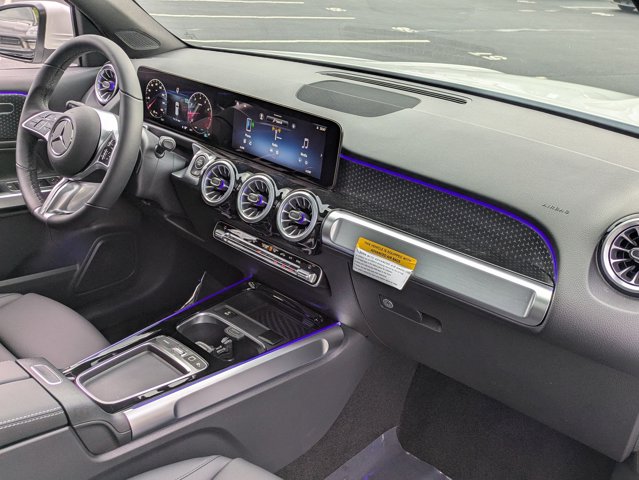 2025 Mercedes-Benz GLB 250 Image 16 of 36