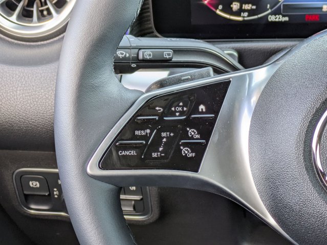 2025 Mercedes-Benz GLB 250 Image 19 of 36