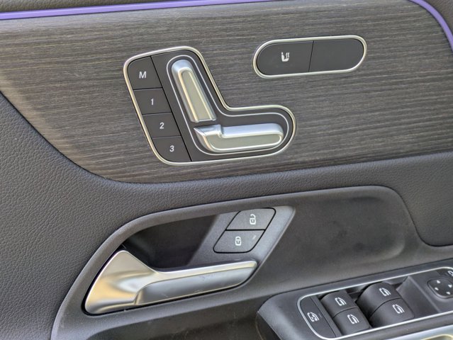 2025 Mercedes-Benz GLB 250 Image 14 of 36