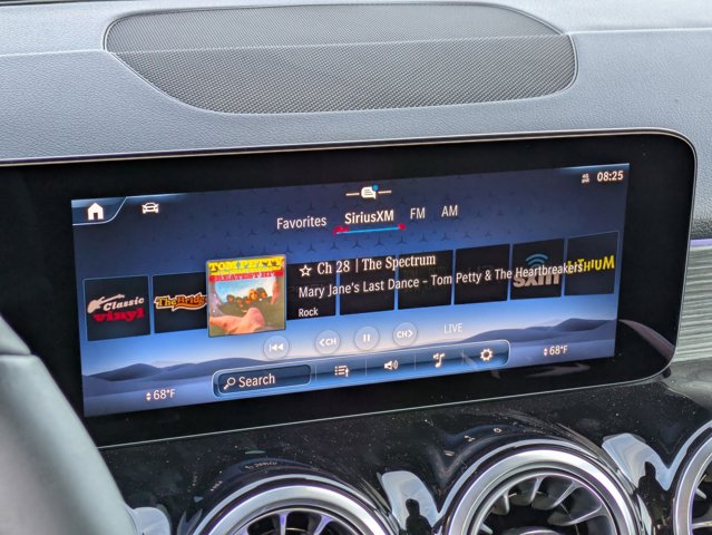 2025 Mercedes-Benz GLB 250 Image 23 of 36