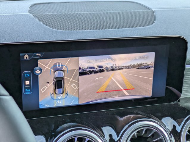 2025 Mercedes-Benz GLB 250 Image 24 of 36