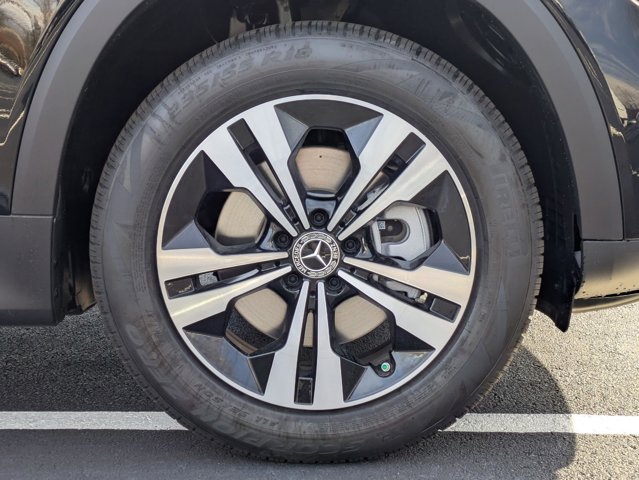 2025 Mercedes-Benz GLB 250 Image 12 of 36