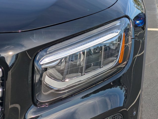 2025 Mercedes-Benz GLB 250 Image 10 of 36