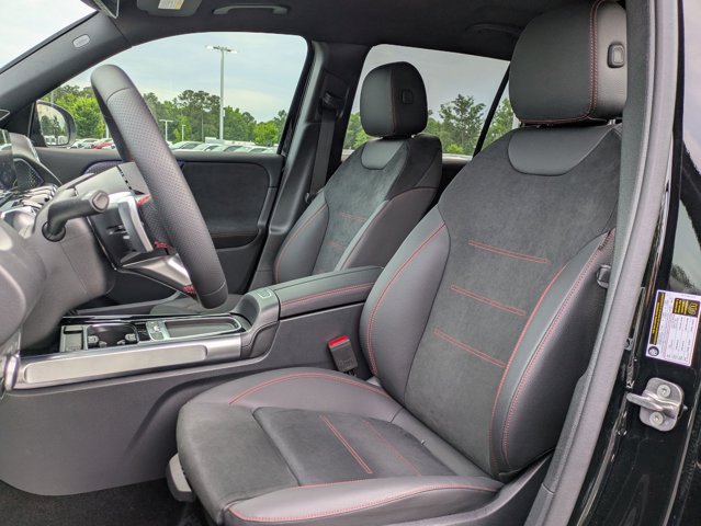 2025 Mercedes-Benz GLB 250 Image 16 of 36