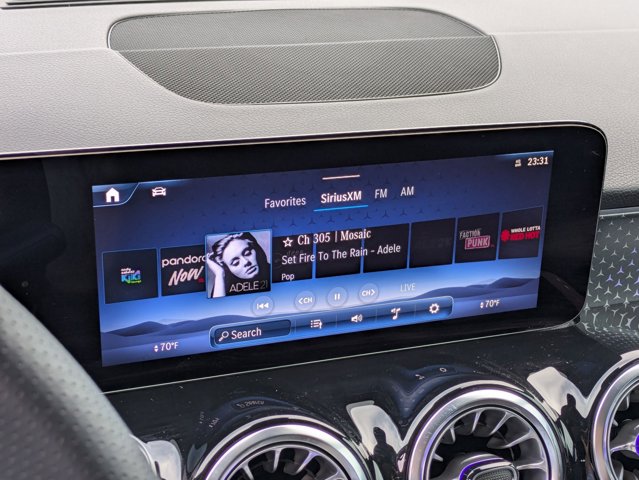 2025 Mercedes-Benz GLB 250 Image 23 of 36