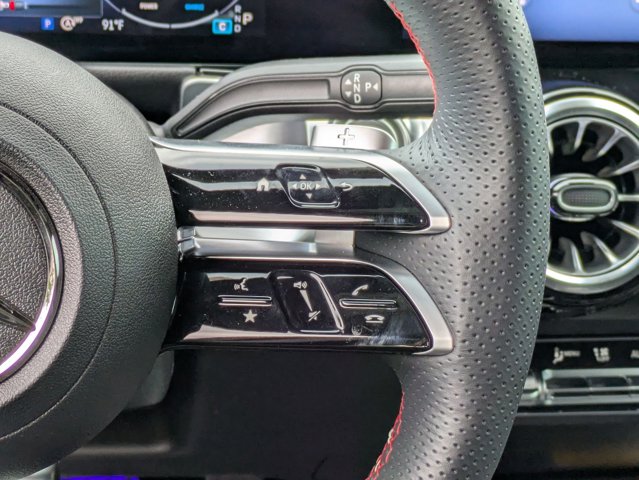 2025 Mercedes-Benz GLB 250 Image 20 of 36