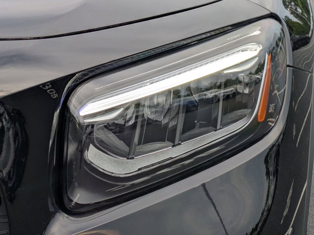 2025 Mercedes-Benz GLB 250 Image 10 of 36