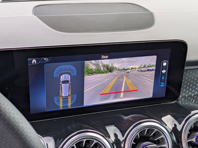 2025 Mercedes-Benz GLB 250 Image 24 of 36