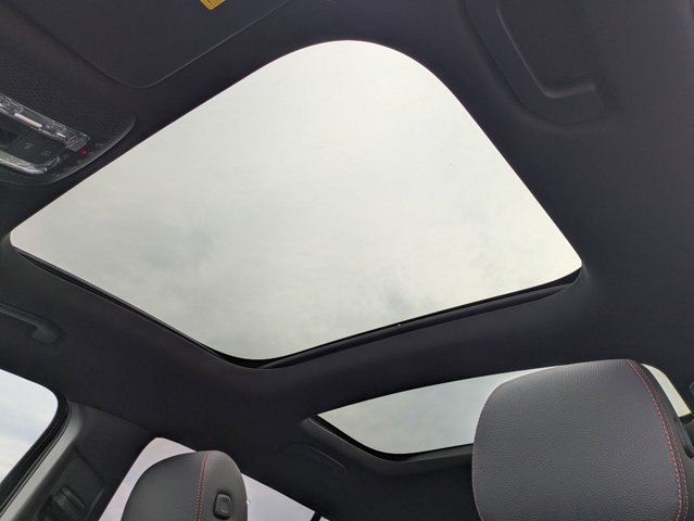 2025 Mercedes-Benz GLB 250 Image 28 of 36