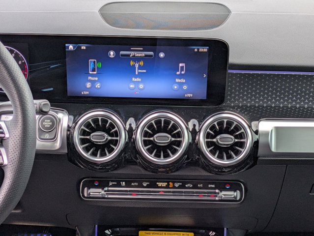 2025 Mercedes-Benz GLB 250 Image 30 of 36