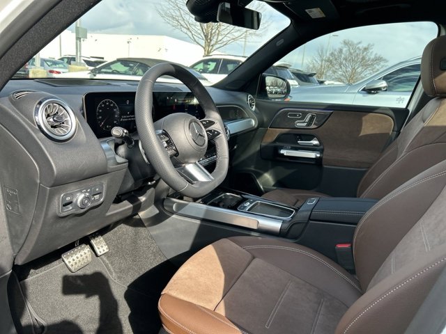 2025 Mercedes-Benz GLB 250 Image 15 of 37