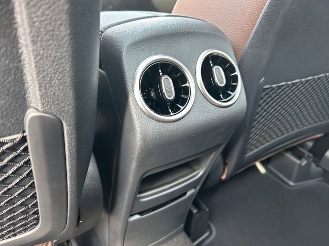 2025 Mercedes-Benz GLB 250 Image 19 of 37