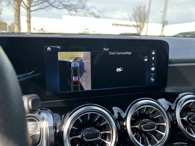 2025 Mercedes-Benz GLB 250 Image 28 of 37