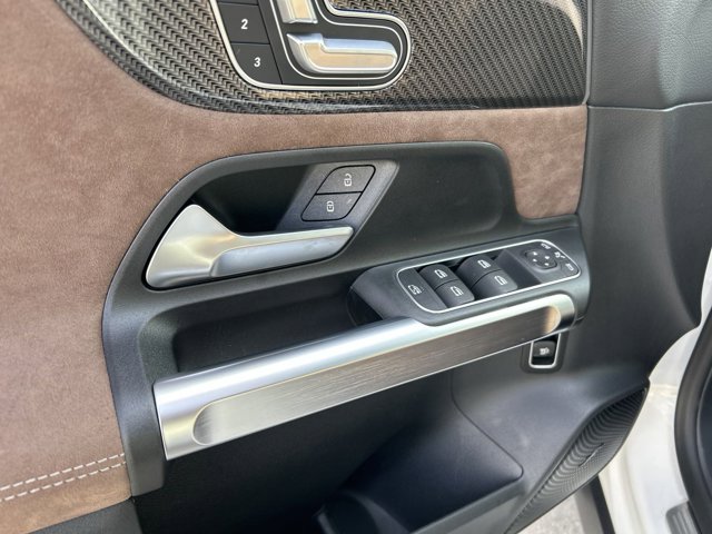 2025 Mercedes-Benz GLB 250 Image 14 of 37