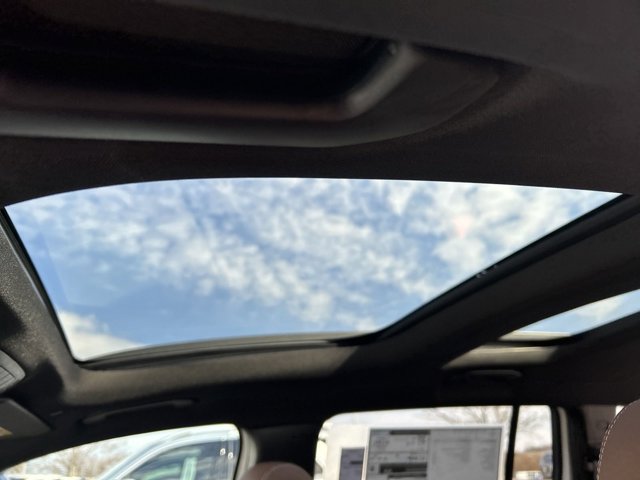 2025 Mercedes-Benz GLB 250 Image 32 of 37