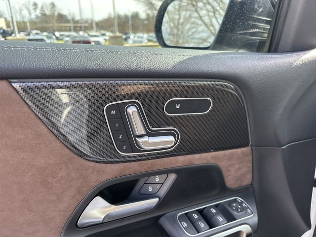 2025 Mercedes-Benz GLB 250 Image 13 of 37