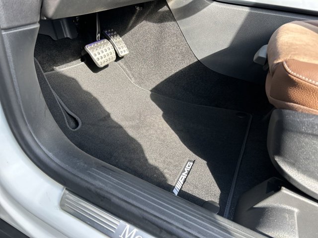 2025 Mercedes-Benz GLB 250 Image 16 of 37