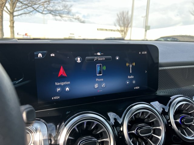 2025 Mercedes-Benz GLB 250 Image 27 of 37