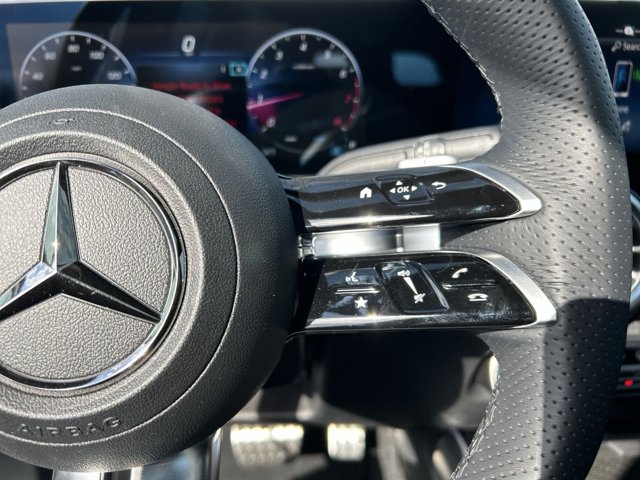 2025 Mercedes-Benz GLB 250 Image 23 of 37