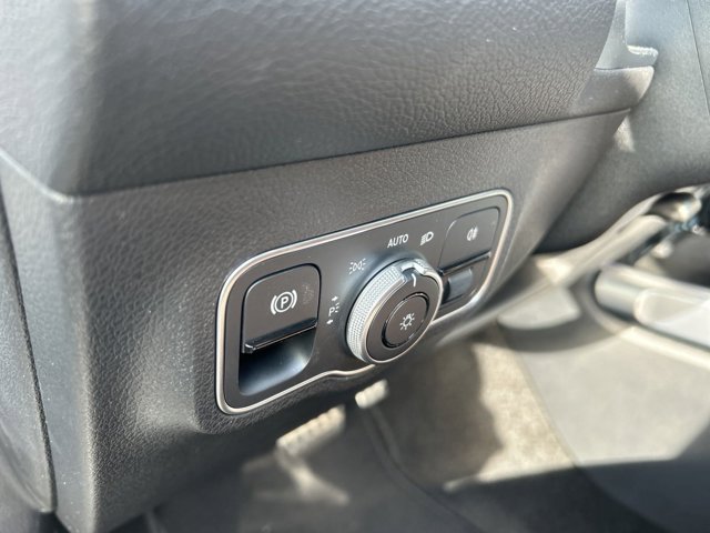 2025 Mercedes-Benz GLB 250 Image 17 of 37