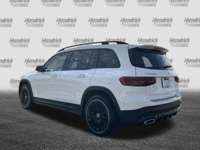 2025 Mercedes-Benz GLB 250 Image 8 of 37