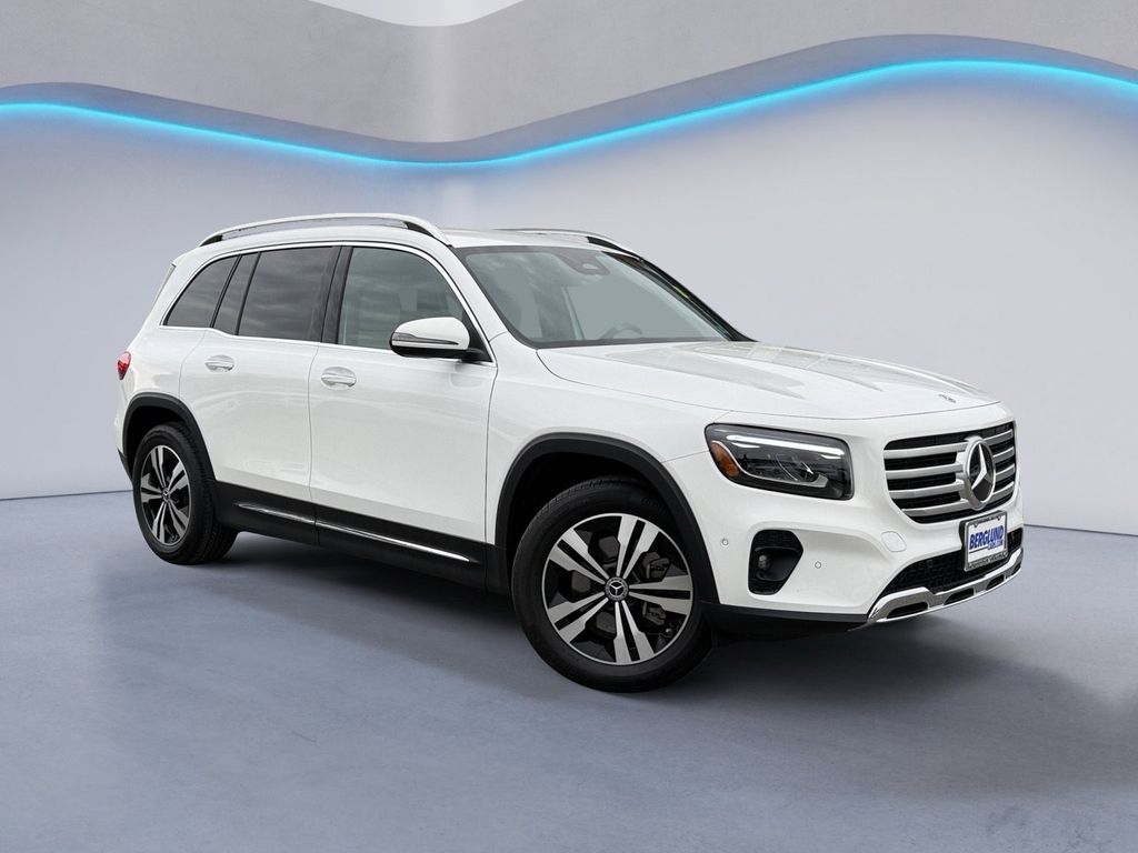 2025 Mercedes-Benz GLB 250 Image 2 of 40