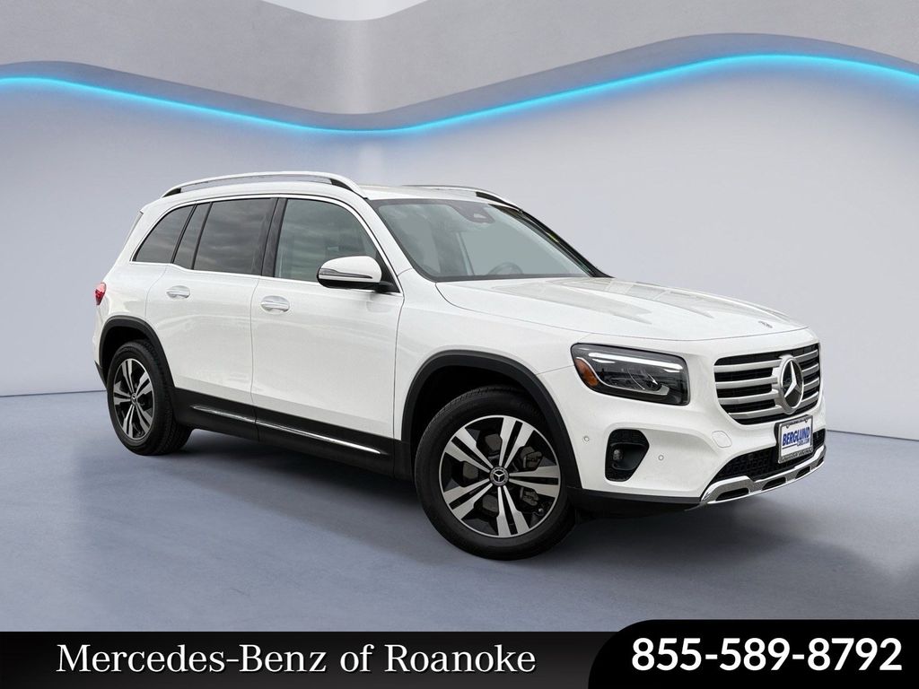 2025 Mercedes-Benz GLB 250 Image 3 of 40