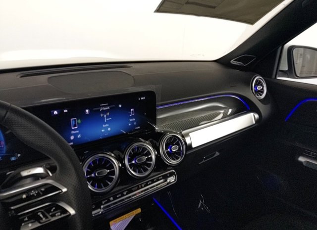 Vehicle image 23 of 25