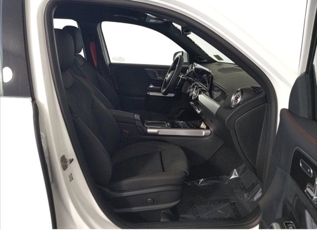 Vehicle image 20 of 25