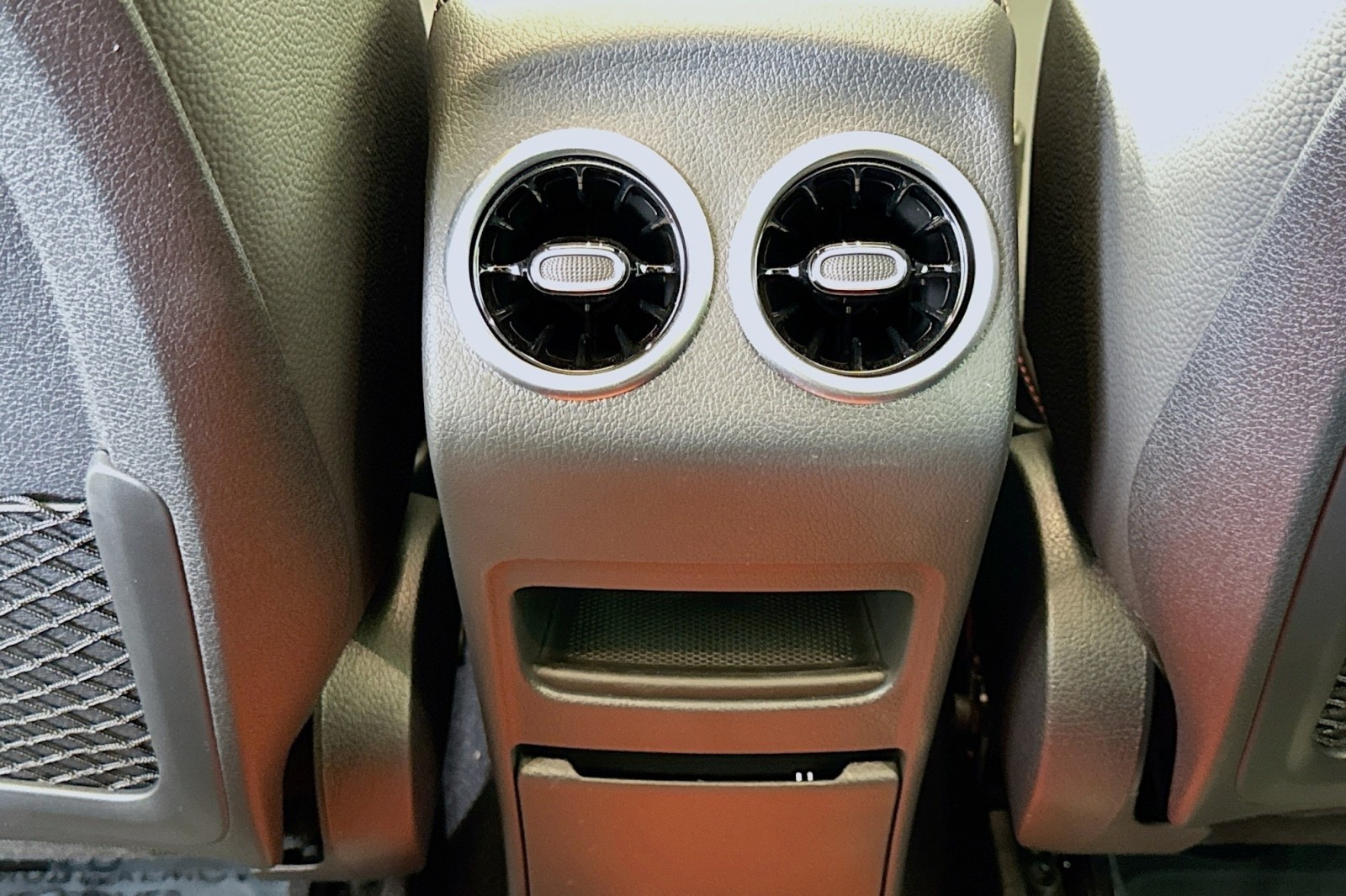 Vehicle image 23 of 30