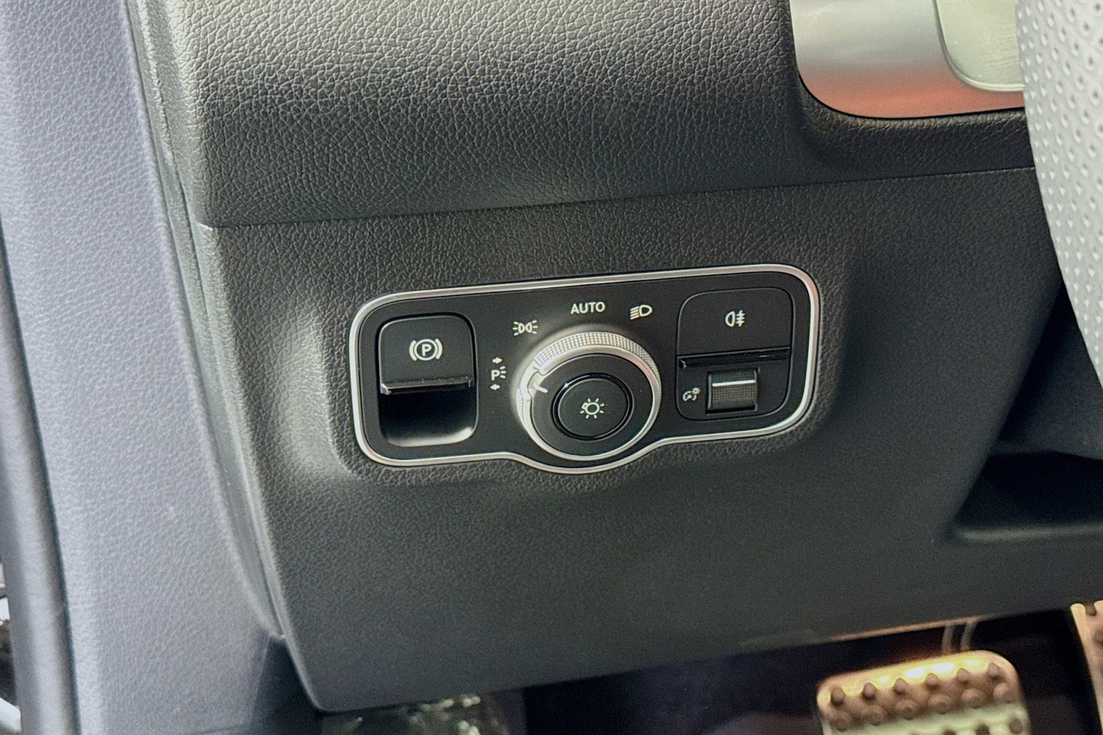 Vehicle image 10 of 30