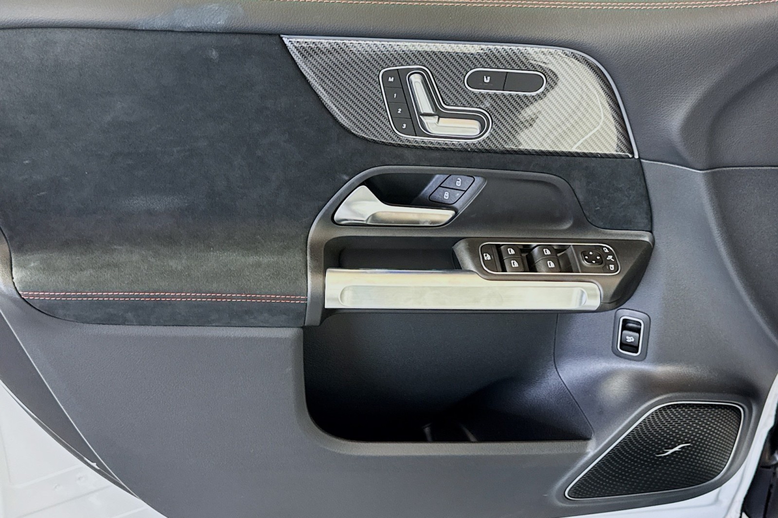 Vehicle image 16 of 30
