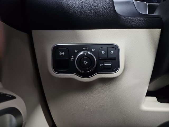 Vehicle image 28 of 30
