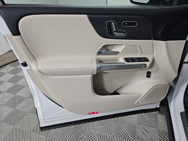 Vehicle image 9 of 30