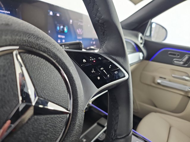 Vehicle image 27 of 30