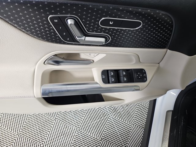 Vehicle image 10 of 30
