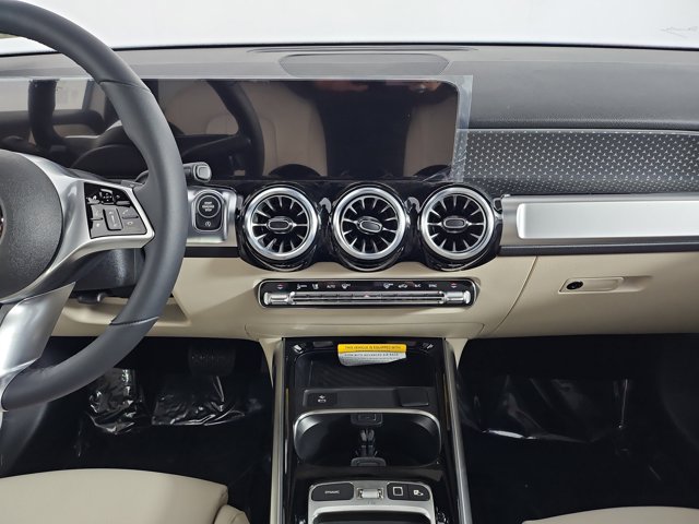 Vehicle image 17 of 30