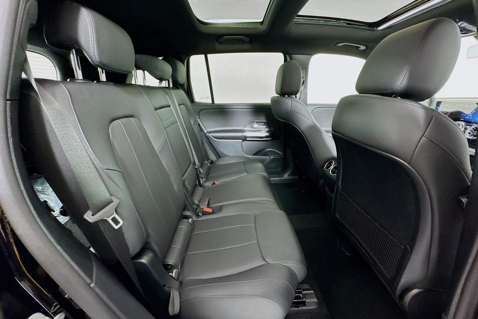 Vehicle image 25 of 29